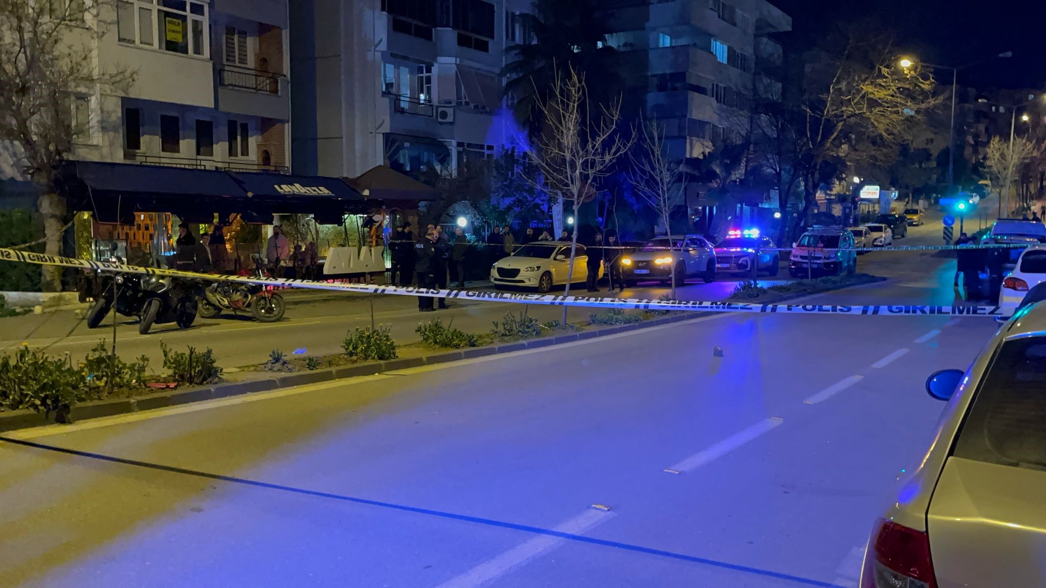 Bursa'da iddiaya göre kız meselesi sebebiyle çıkan silahlı kavgada 1