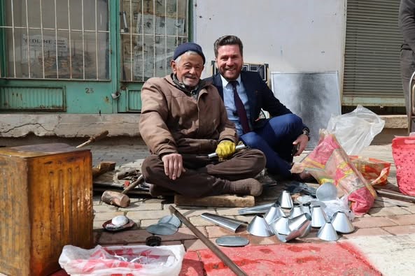 Tavas Belediye Başkanı Kadir Tatık'ın Karahisar Mahallesine yaptığı ziyarette vatandaşlarla