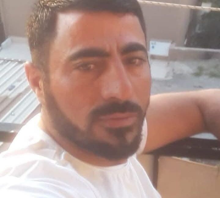  İzmir'in Menderes ilçesinde yabancı uyruklu bir kişi, annesini arabada birlikte