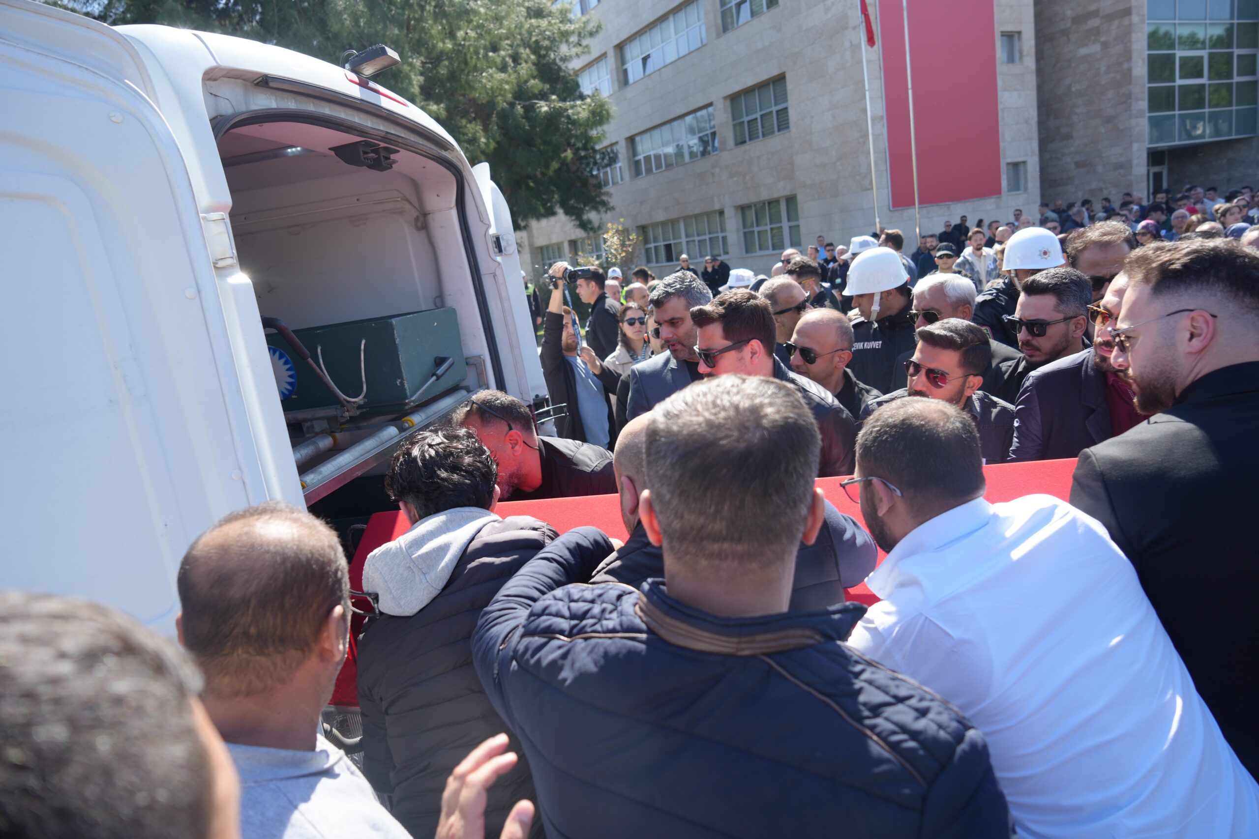 Antalya İl Emniyet Müdürlüğü kadrosunda Asayiş Şube Müdürlüğü'nde görev yapan
