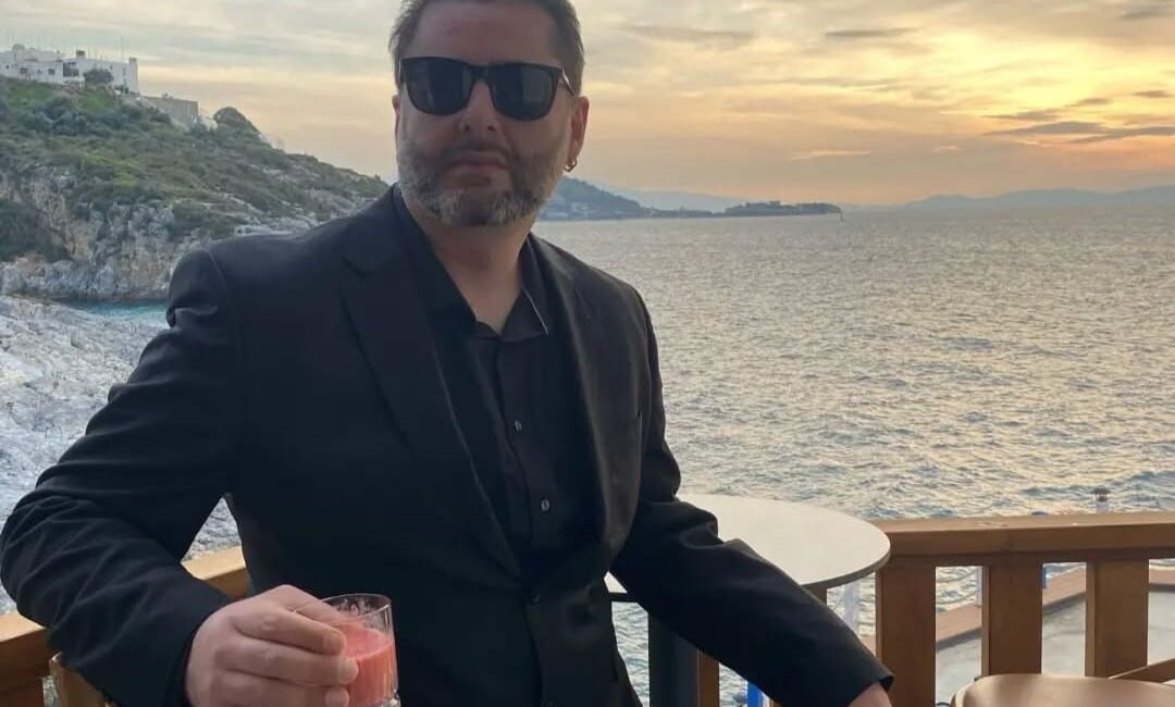  Aydın’ın Kuşadası ilçesinde, halı saha maçında kalp krizi geçiren Ahmet