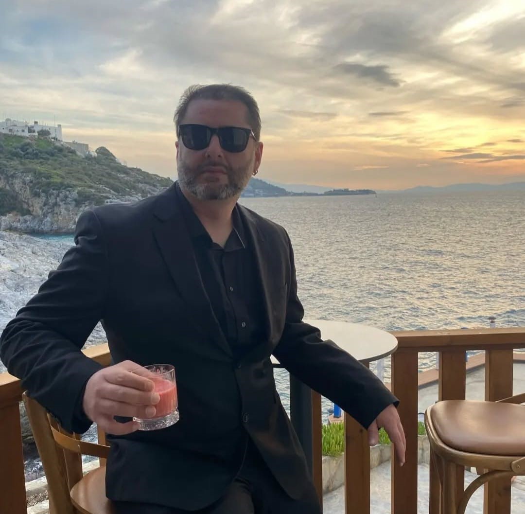  Aydın’ın Kuşadası ilçesinde, halı saha maçında kalp krizi geçiren Ahmet