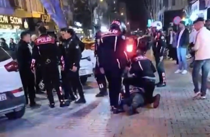 İzmir'in Bornova ilçesinde kamuya ait alana aracını park etmek isteyen