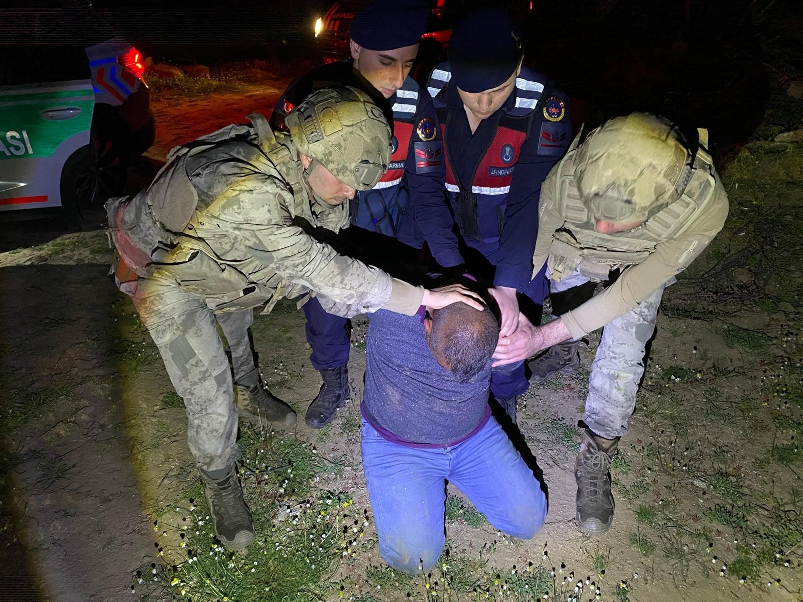 
Aydın'ın Bozdoğan ilçesinde 4 çocuk annesi Meltem Menteşeli cinayetinin zanlısı