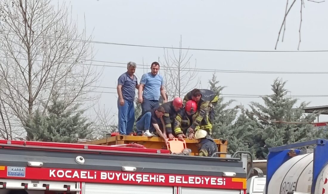 Temizlik yaparken kimyasal tankerinin içine düştü, ağır yaralandı Kocaeli'nin Körfez ilçesinde bir kişi, tehlikeli madde taşıyan bir tırın