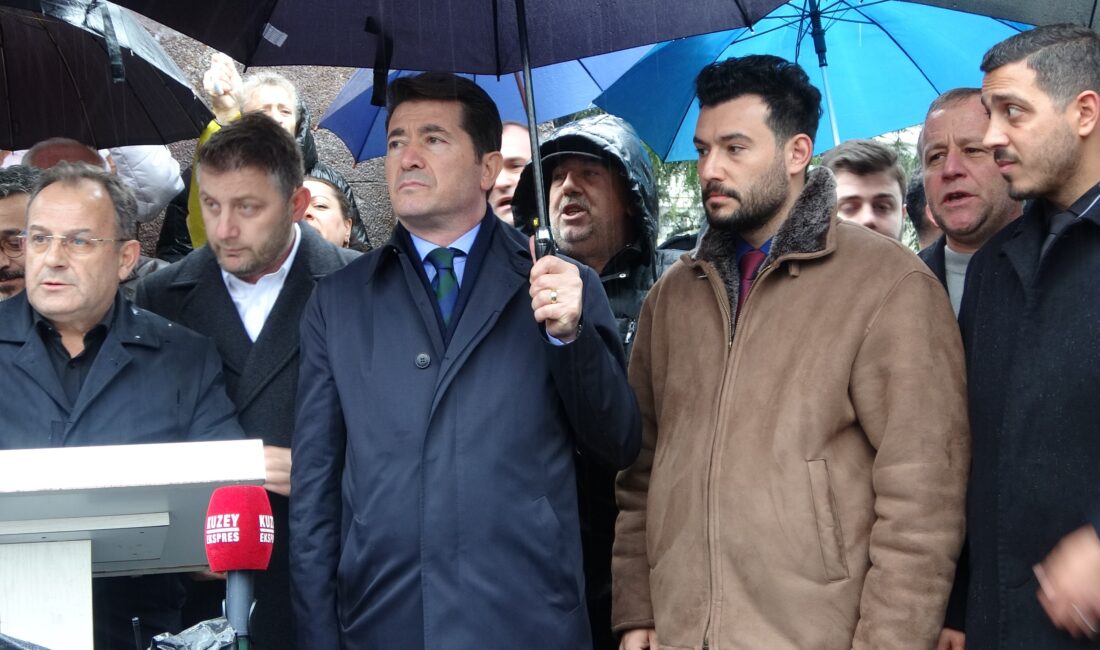 Cumhuriyet Halk Partisi (CHP) Trabzon İl Başkanlığı üyeleri, diploması iptal