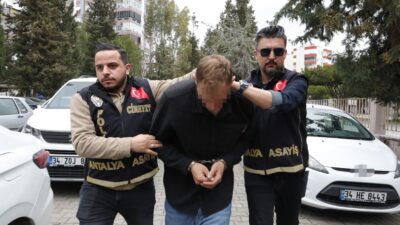 Antalya'da 65 yaşındaki babasını bıçak darbeleriyle öldürdüğü gerekçesiyle gözaltına alındıktan