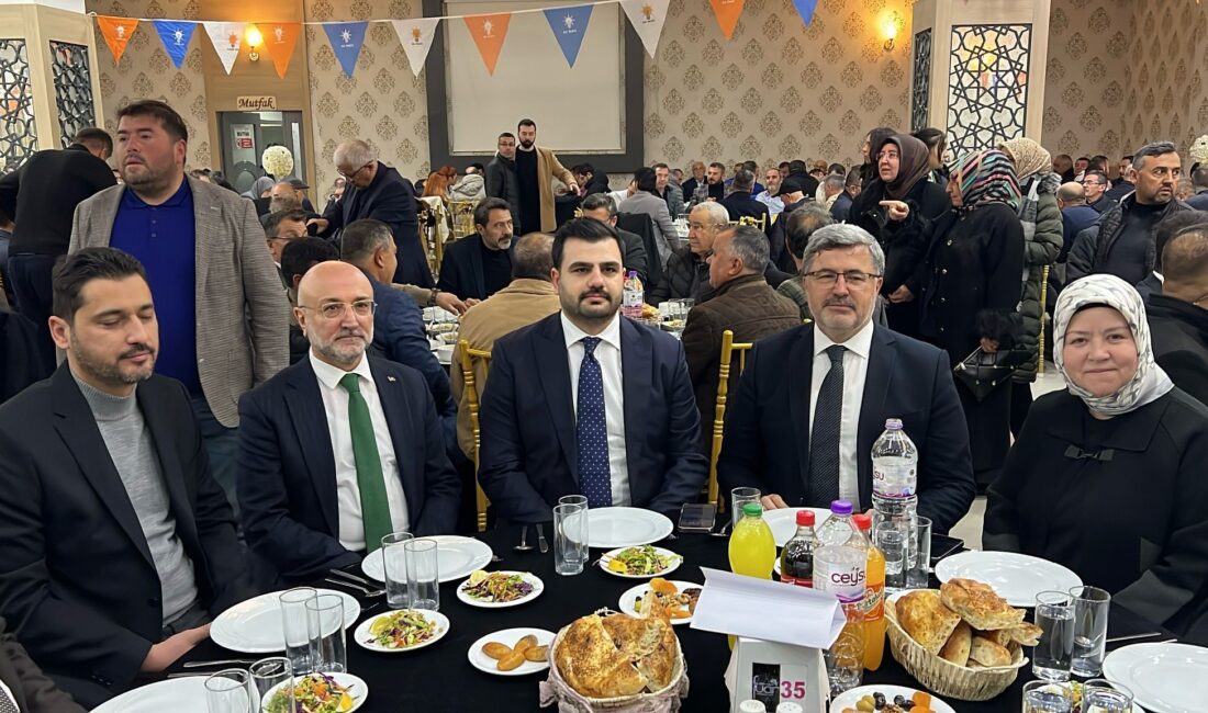 AK Parti Genel Sekreteri ve İzmir Milletvekili Eyyüp Kadir İnan,