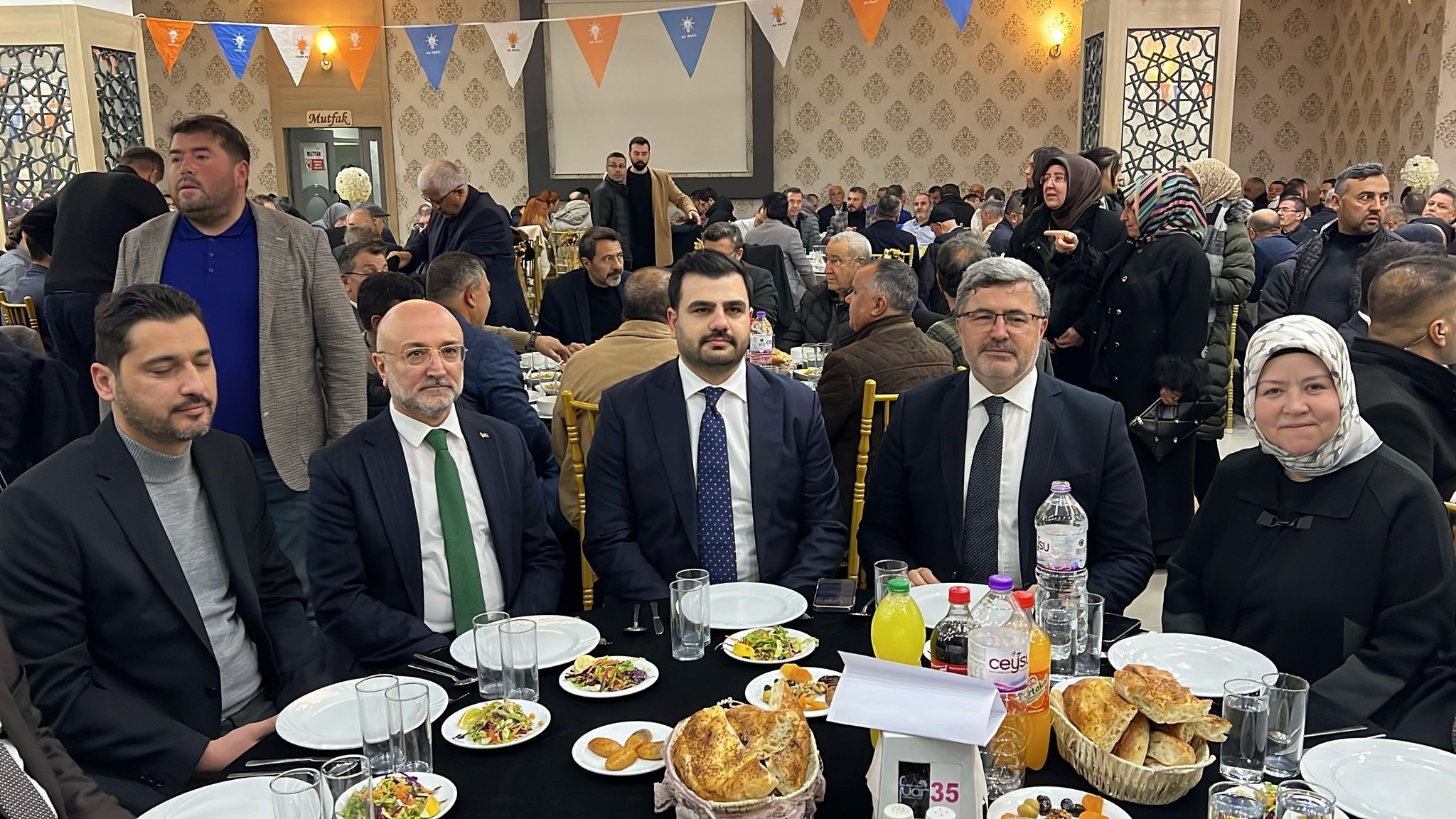 AK Parti Genel Sekreteri ve İzmir Milletvekili Eyyüp Kadir İnan,