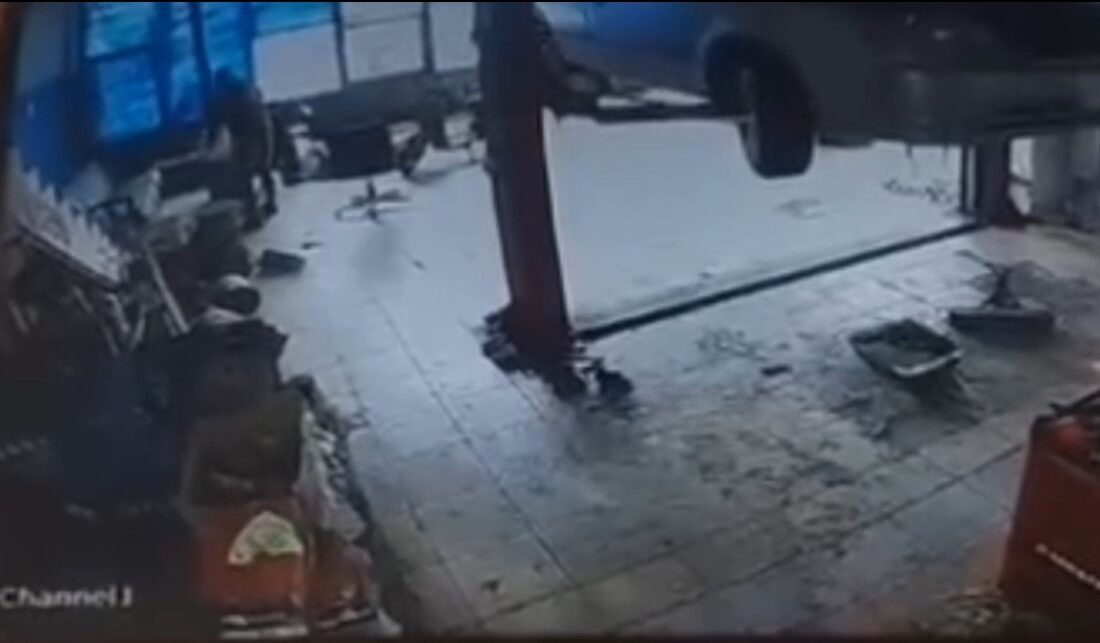 Düzce’de sobaya benzin döken otomobil tamircisi, parlayan alevlerden yara almadan