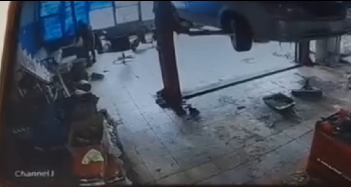 Düzce’de sobaya benzin döken otomobil tamircisi, parlayan alevlerden yara almadan