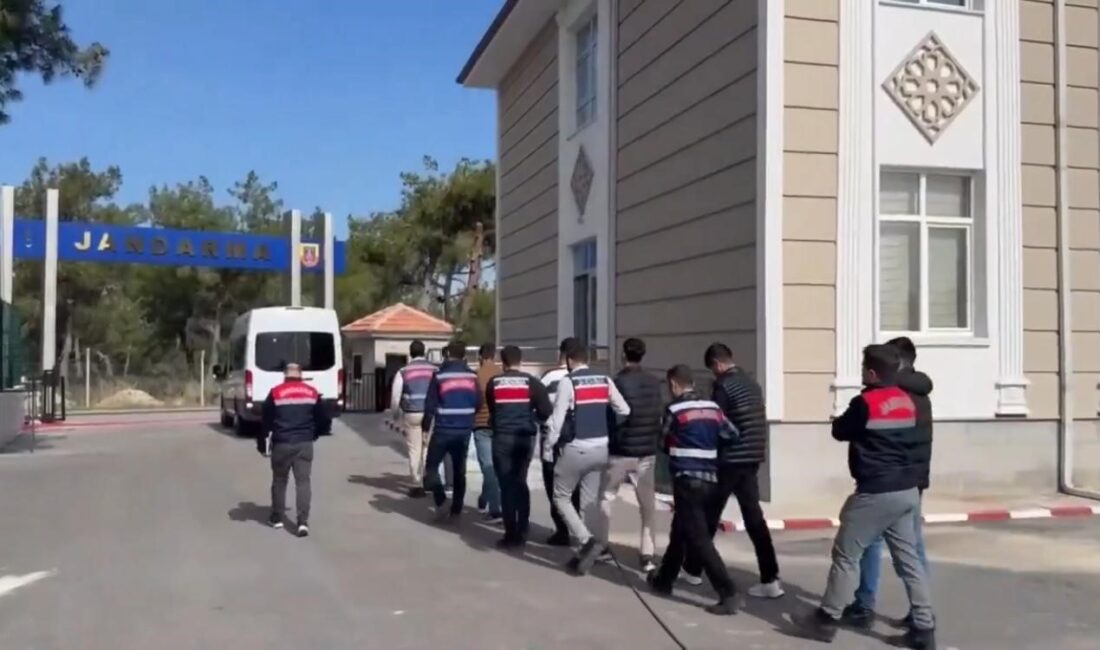 Adana’da jandarma ekiplerinin yaptığı çalışmada internet üzerinden “Evde Sabun Paketleme”