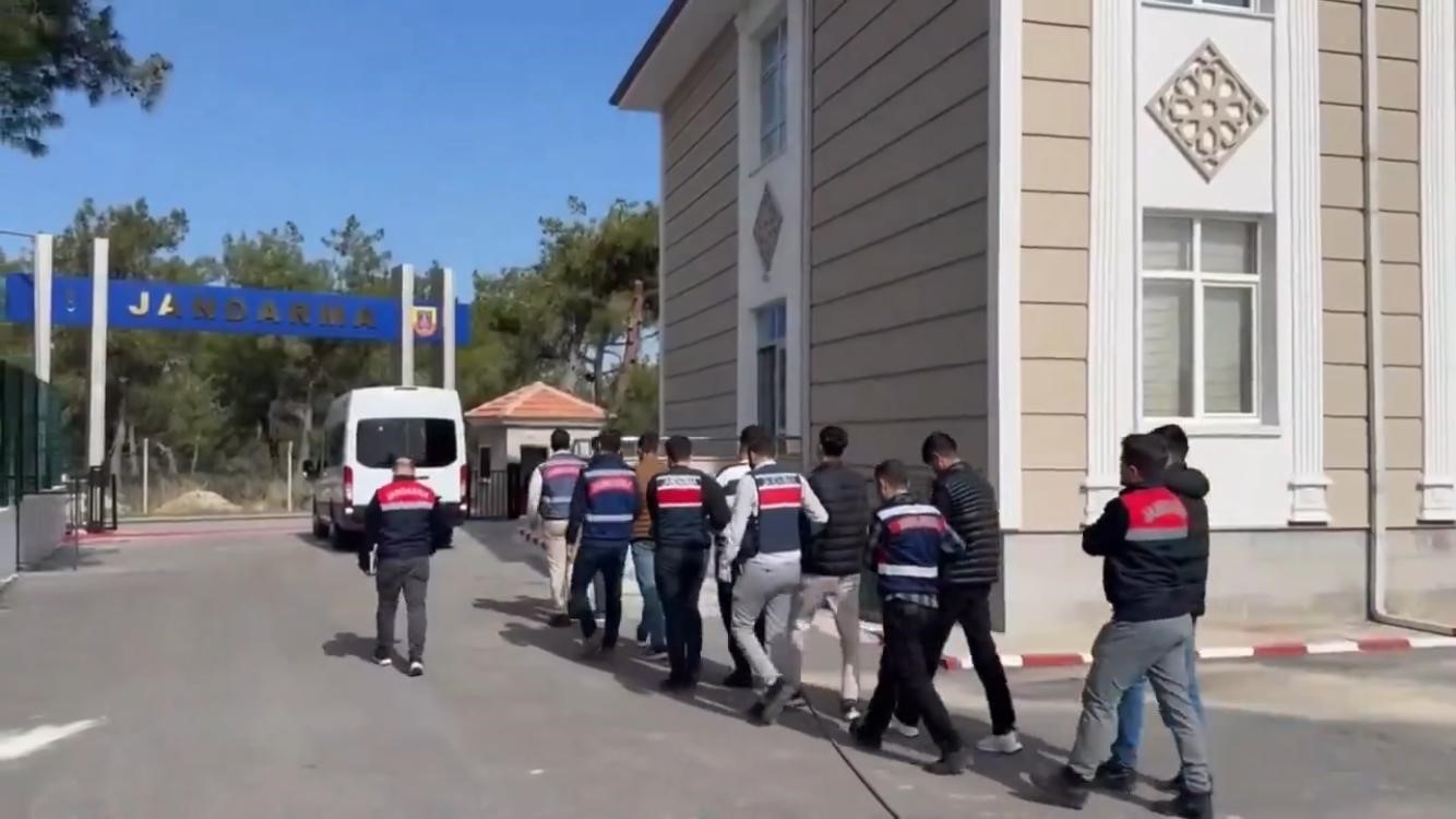 Adana’da jandarma ekiplerinin yaptığı çalışmada internet üzerinden “Evde Sabun Paketleme”