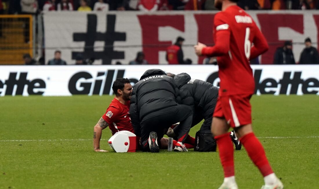 Milli futbolcu Kaan Ayhan, Macaristan maçında sakatlandı ve yerine 27.