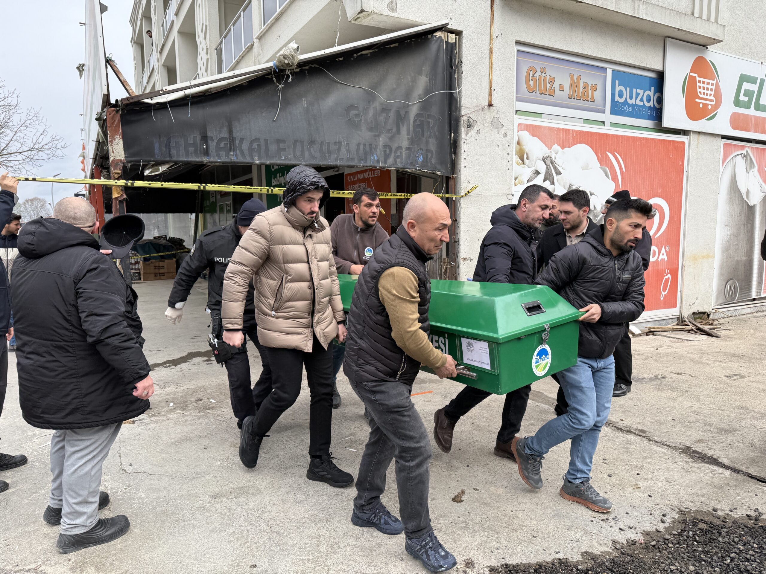 Sakarya'nın Serdivan ilçesinde cinayet işledikten sonra 2 iş yeri ve 1 eve