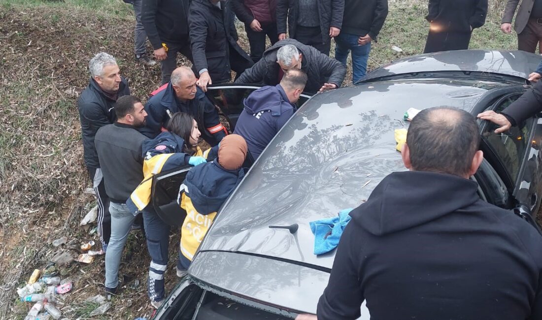 Malatya'da, milli boksör Hatice Akbaş'ın kardeşinin içerisinde bulunduğu araç şarampole