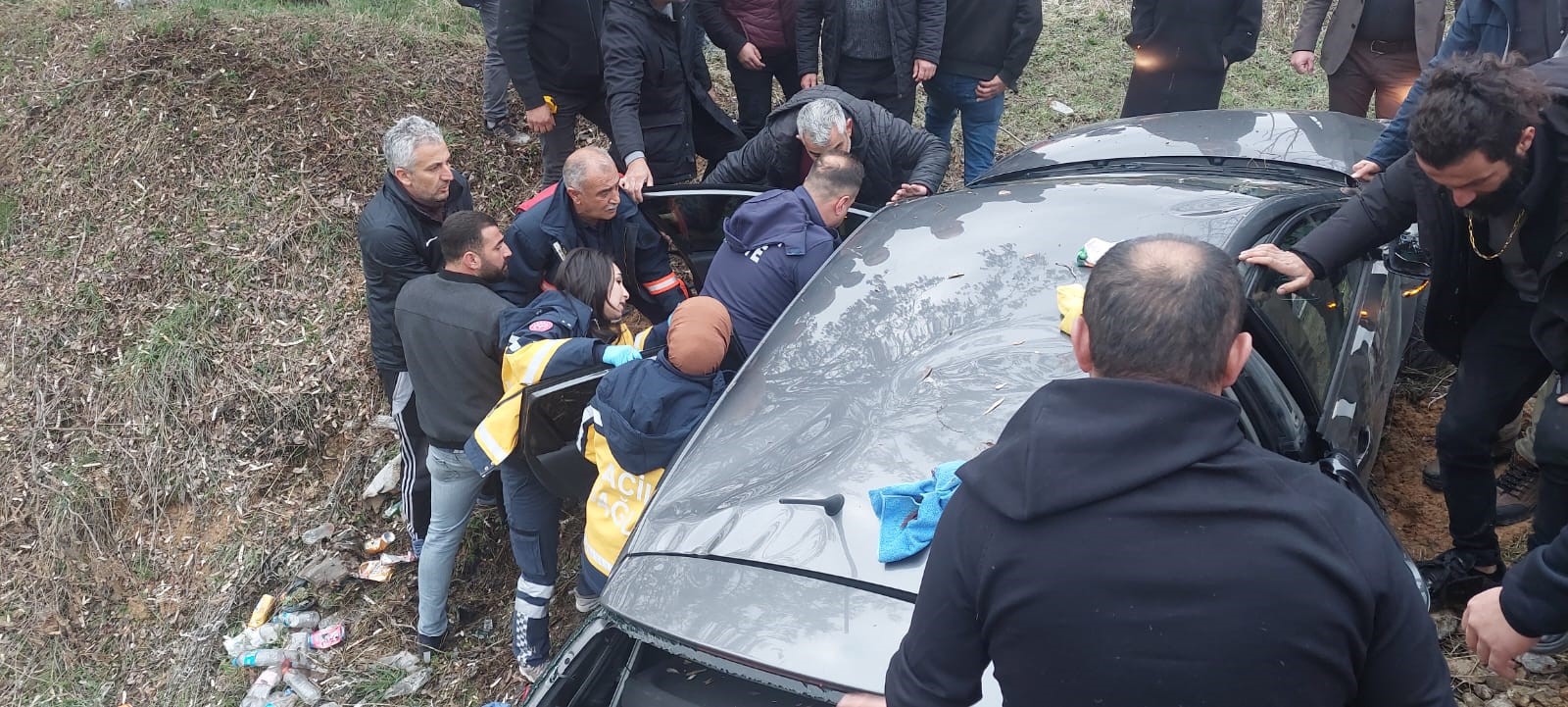 Malatya'da, milli boksör Hatice Akbaş'ın kardeşinin içerisinde bulunduğu araç şarampole