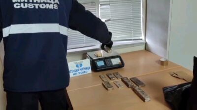 Bulgaristan’ın Lesovo Gümrük Kapısı’nda şüpheli bir tırda yapılan aramada, yaklaşık
