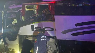 Aydın'ın Kuyucak ilçesinde sabah saatlerinde meydana gelen trafik kazasında bir