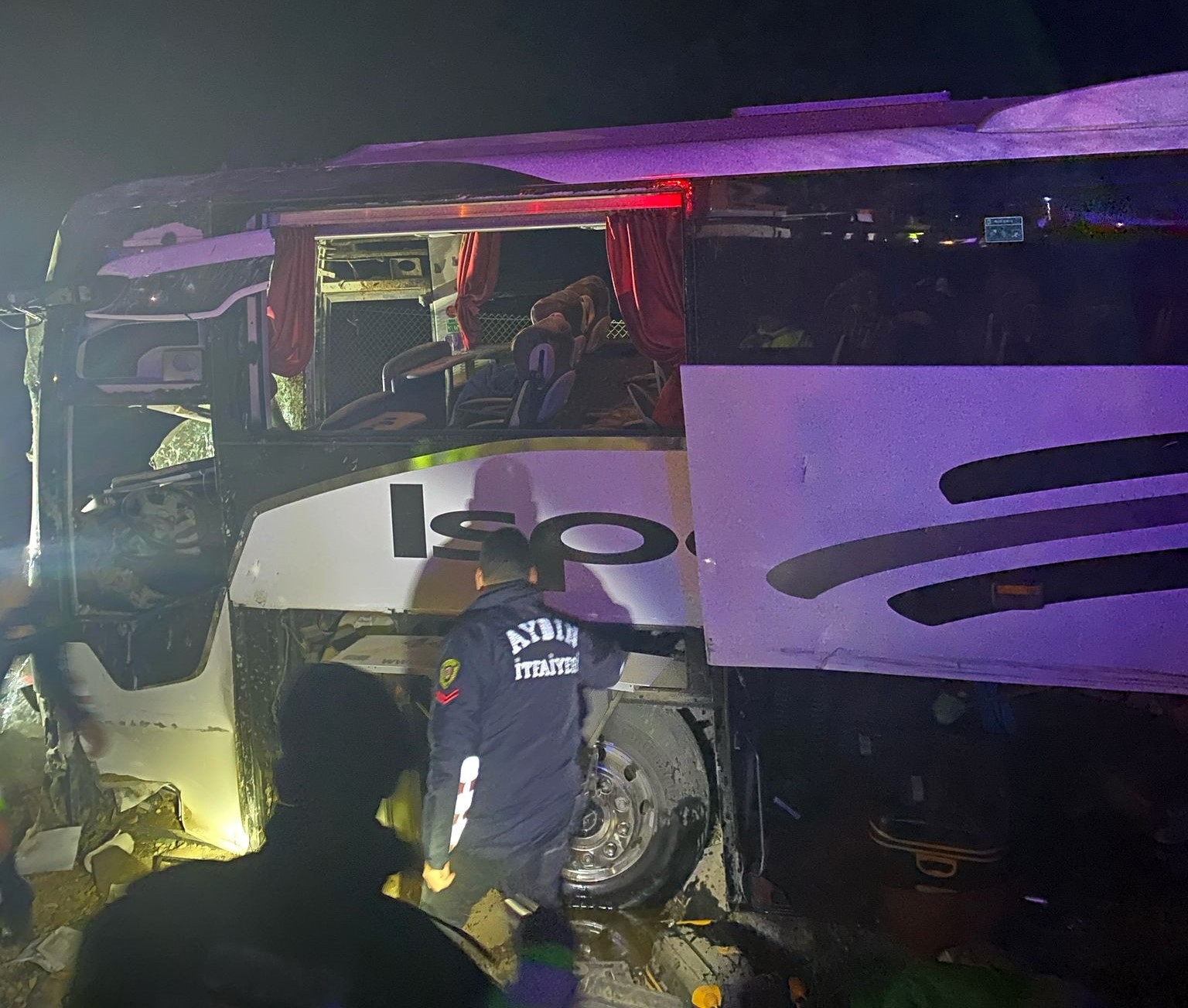 Aydın'ın Kuyucak ilçesinde sabah saatlerinde meydana gelen trafik kazasında bir