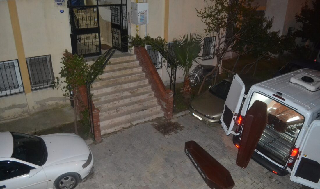 2017 yılında İzmir'in Çiğli ilçesinde bir apartmanın 8'inci katında cesedi