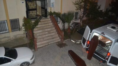 2017 yılında İzmir'in Çiğli ilçesinde bir apartmanın 8'inci katında cesedi