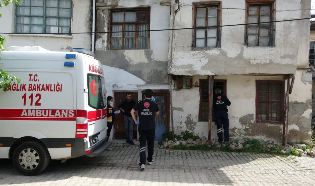 Antalya'nın Muratpaşa ilçesinde yaşanan üzücü olayda, komşusunun camdan hareketsiz bir