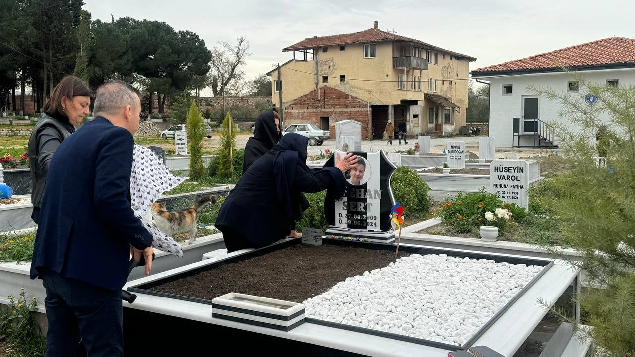 Bursa'nın Mudanya ilçesinde 14 yaşındaki oğlu Egehan Sert'i kalp krizinden