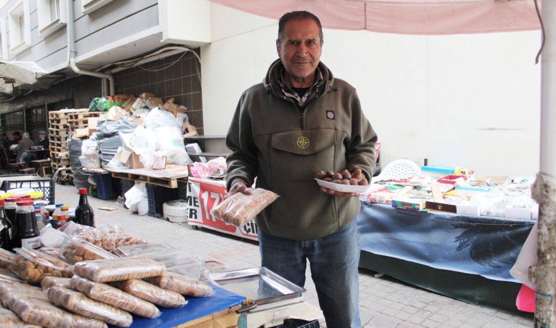 Yarım asırdır ekmeğini organik ürünlerden çıkartıyor Aydın'ın Efeler ilçesi Doğu Gazi Bulvarı üzerinde 69 yaşındaki Müslüm