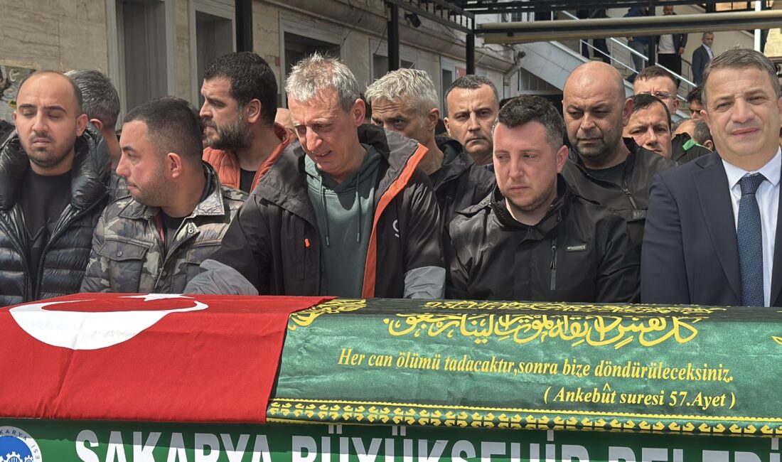 Sakarya’nın Serdivan ilçesinde, şiddetli rüzgar nedeniyle Sapanca Gölü’ne açılan kanosu