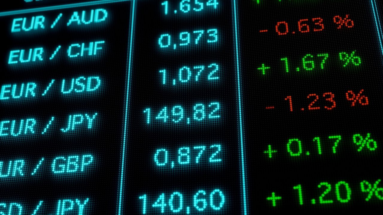 Dolar ve Euro, 24 Mart sabahı itibariyle yükselişle başlamış durumda.