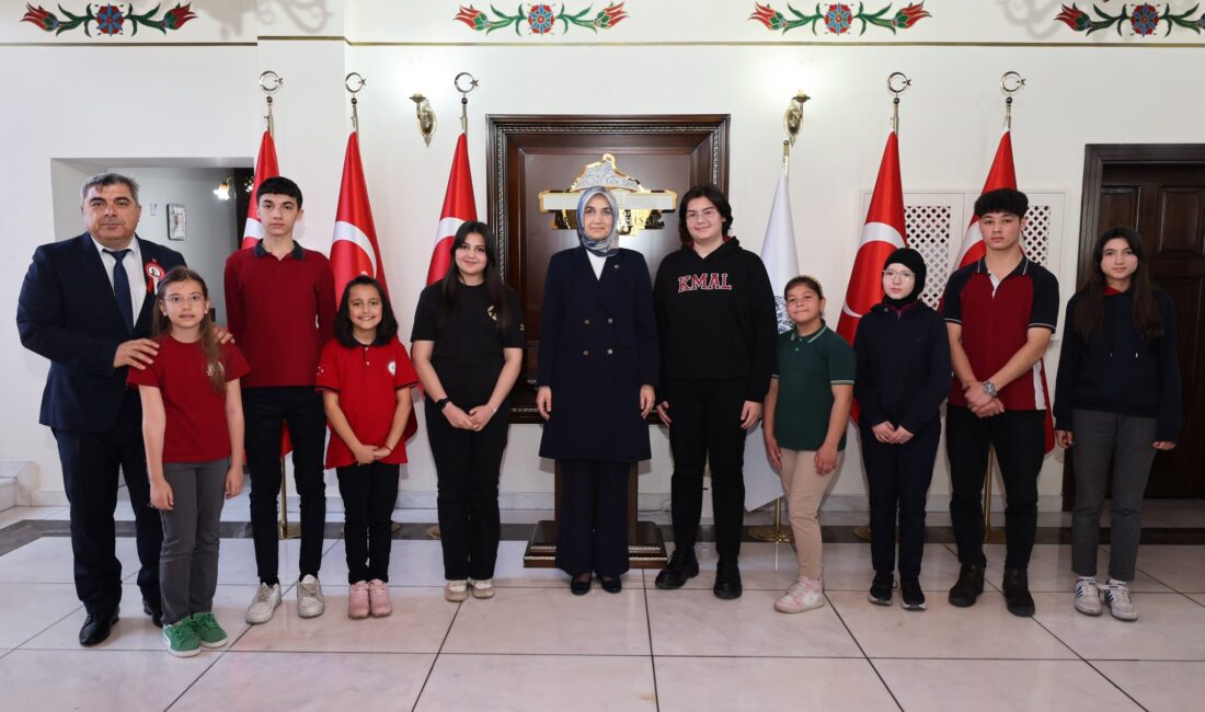 Afyonkarahisar Valisi Doç. Dr. Kübra Güran Yiğitbaşı, 12 Mart İstiklal