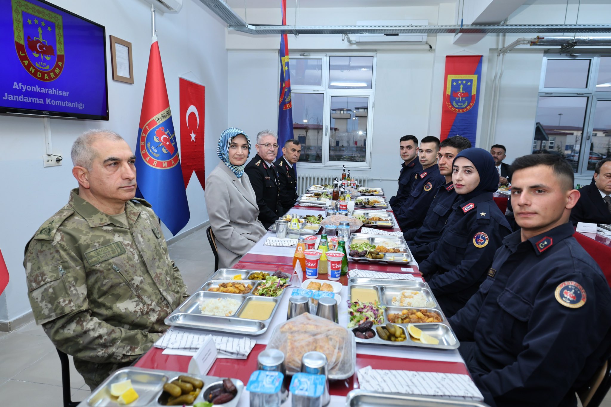 Afyonkarahisar Valisi Doç. Dr. Kübra Güran Yiğitbaşı, Cezaevi Tabur Komutanlığında
