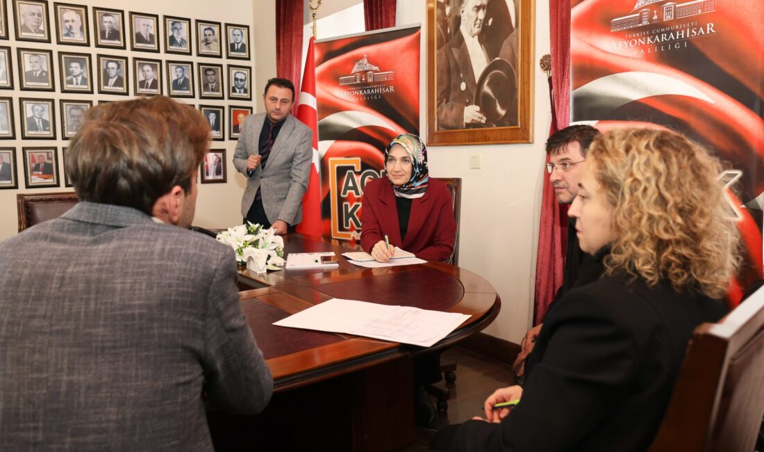 Afyonkarahisar Valisi Doç. Dr. Kübra Güran Yiğitbaşı, Açık Kapı Müdürlüğü’nde