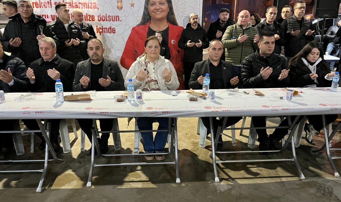 Afyonkarahisar Belediye Başkanı Burcu Köksal, Ramazan ayının ilk günü iftarını