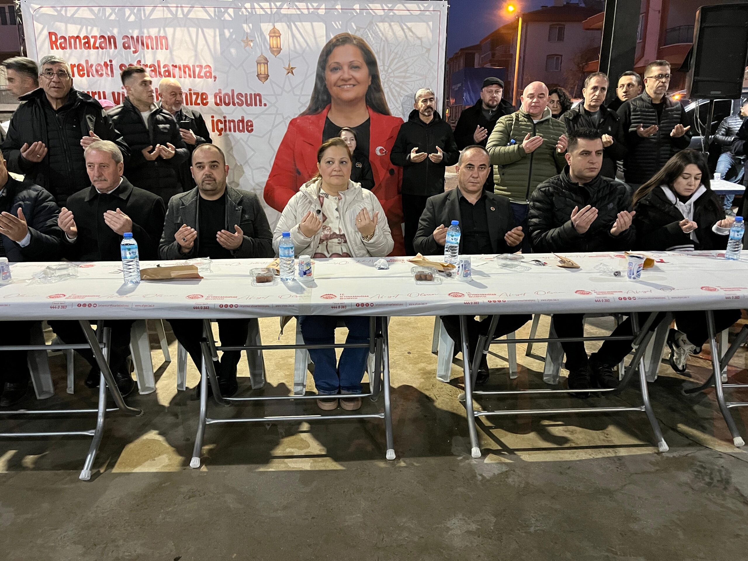 Afyonkarahisar Belediye Başkanı Burcu Köksal, Ramazan ayının ilk günü iftarını