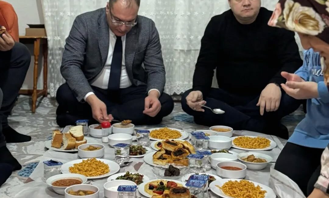 Bolvadin Kaymakamı Ali Arıkan ve Belediye Başkanı Derviş Aynacı, ilçede