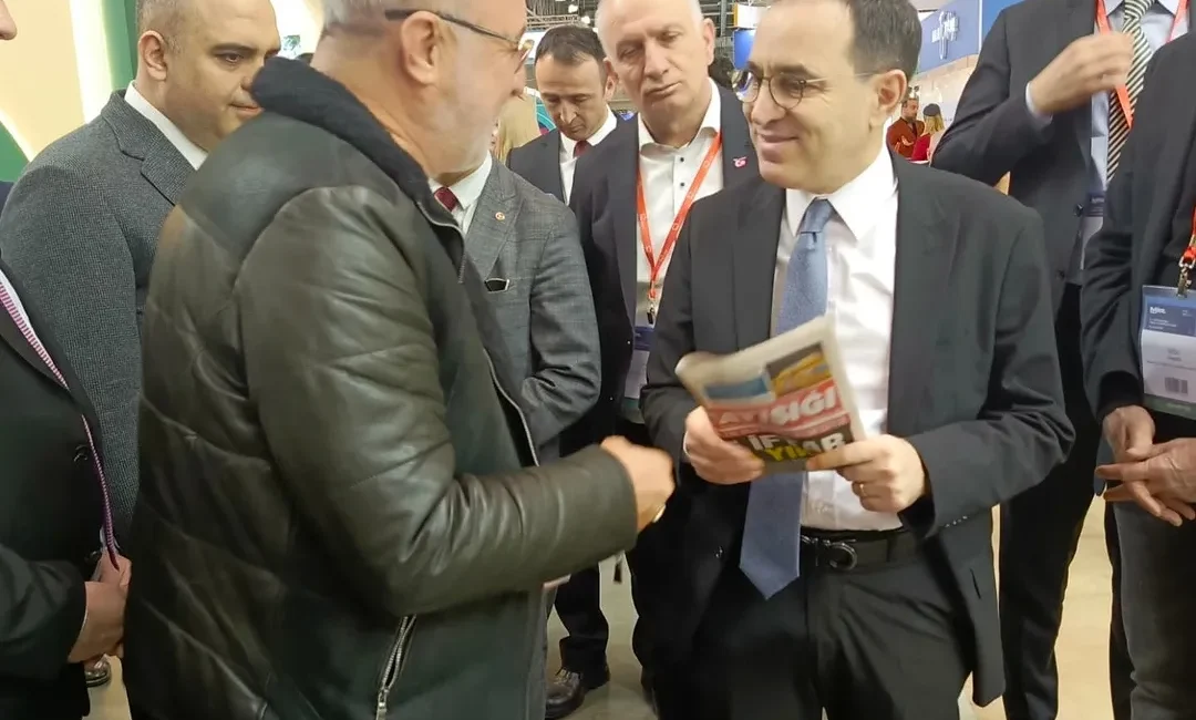 Türkiye Cumhuriyeti Moskova Büyükelçisi Tanju Bilgiç, 2025 Turizm Fuarı’nı ziyaret