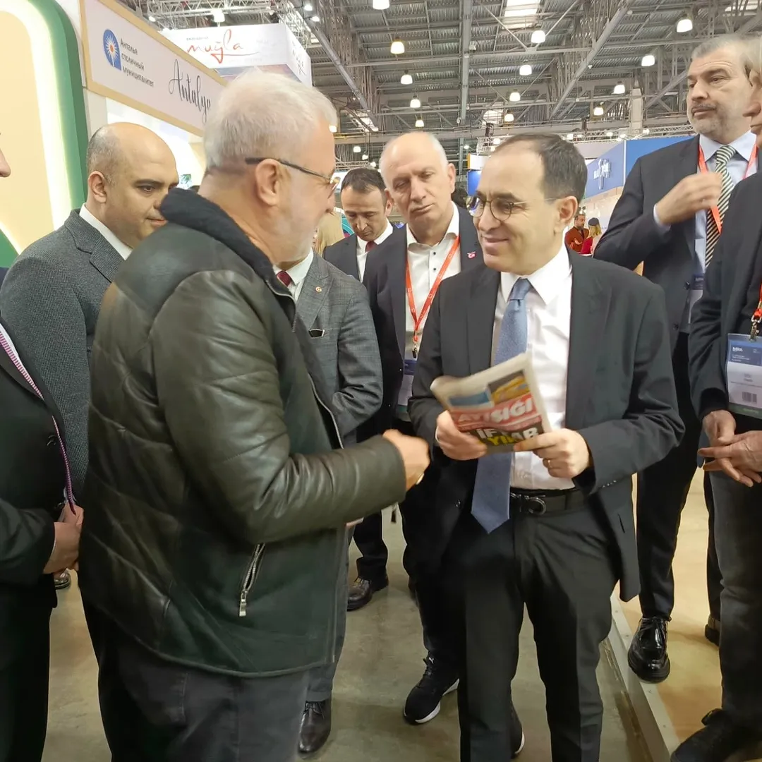 Türkiye Cumhuriyeti Moskova Büyükelçisi Tanju Bilgiç, 2025 Turizm Fuarı’nı ziyaret