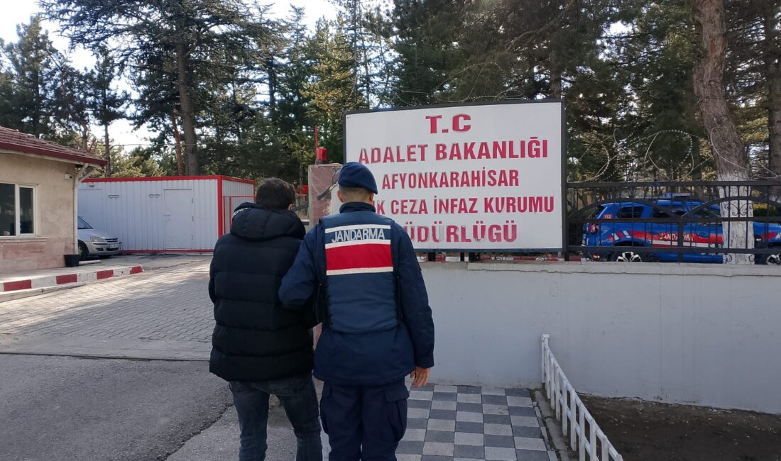 Afyonkarahisar İl Jandarma Komutanlığı, aranan şahısların yakalanmasına yönelik yürüttüğü titiz