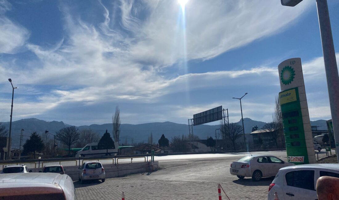 Afyonkarahisar’da Hava Sıcaklığı 17 Dereceye Yükseldi, Vatandaşlar Sıcak Havaya Kavuştu