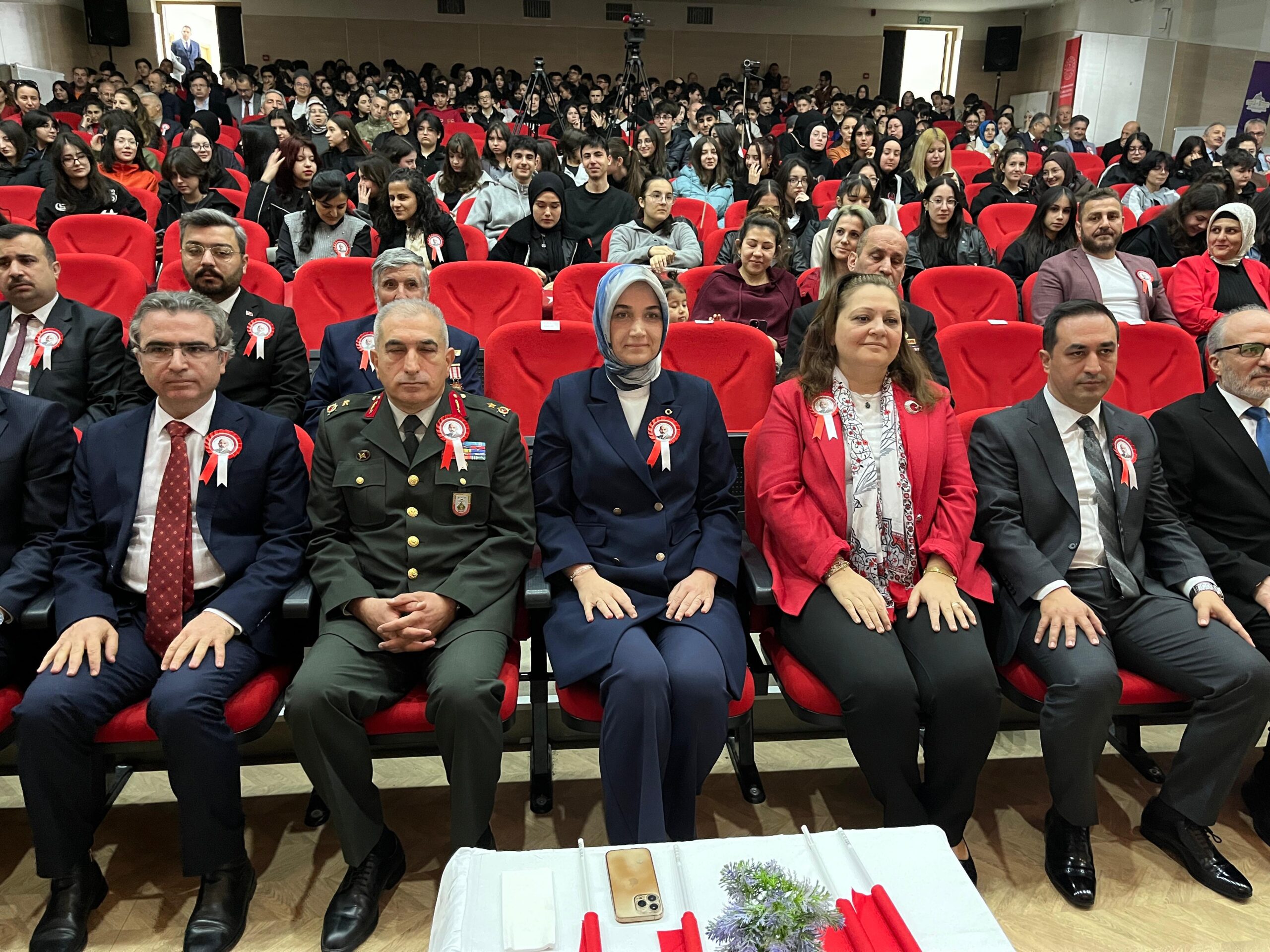 Afyonkarahisar Valiliği tarafından Şehit Kerim Üye Konferans Salonu’nda İstiklal Marşı’nın