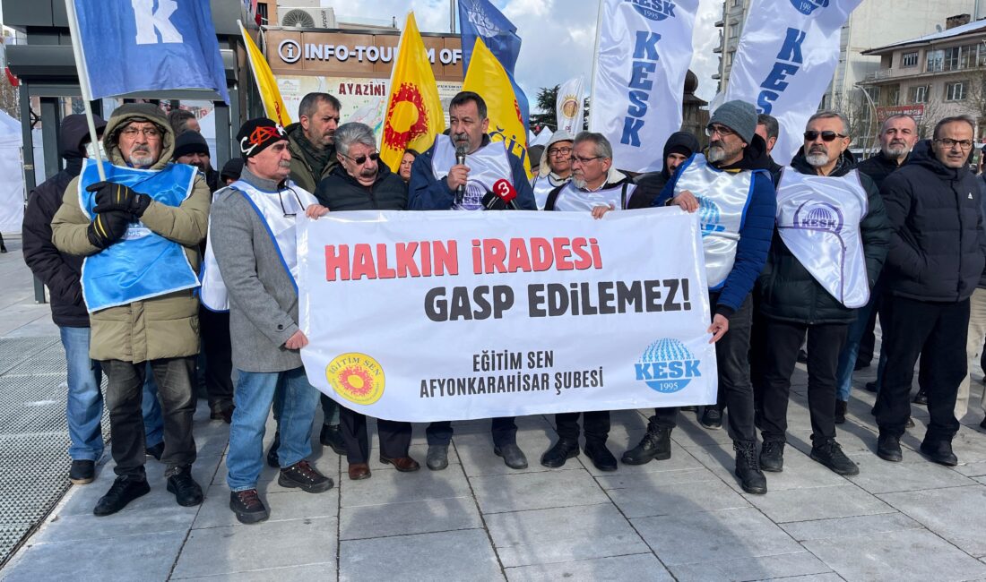 Ender Karaaslan, “Halkın iradesi gasp edilemez” Eğitim Sen Afyonkarahisar Şubesi tarafından zafer meydanında basın açıklaması düzenlendi.