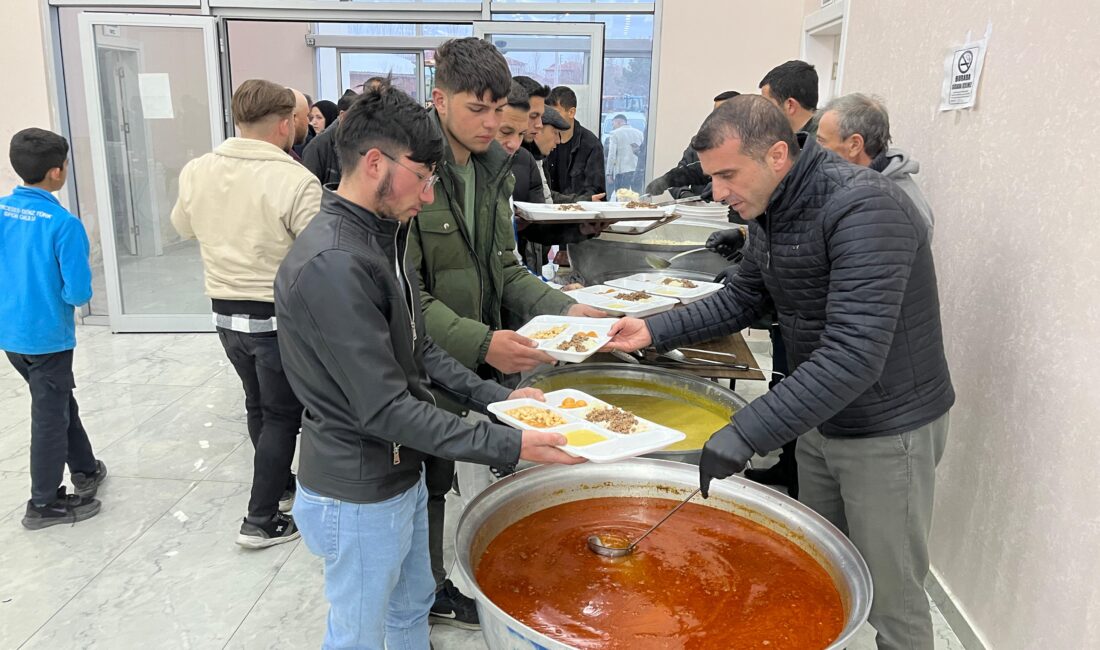 Afyonkarahisar’ın İhsaniye ilçesine bağlı Kayıhan beldesinde, belediye tarafından düzenlenen iftar