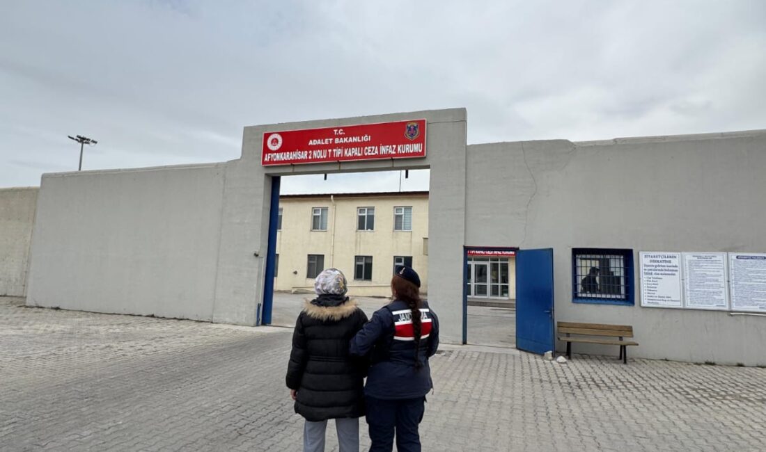 Afyonkarahisar İl Jandarma Komutanlığı, aranan şahısların yakalanmasına yönelik yaptığı titiz