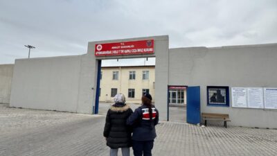 Afyonkarahisar İl Jandarma Komutanlığı, aranan şahısların yakalanmasına yönelik yaptığı titiz