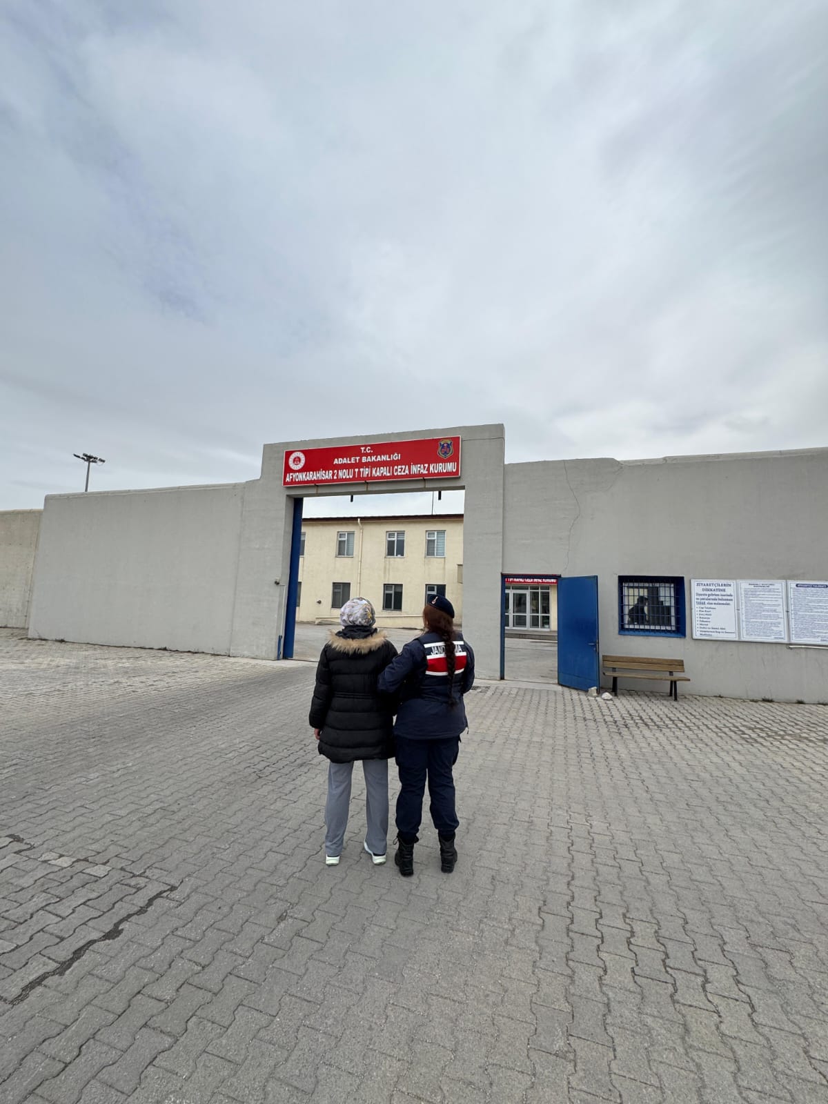 Afyonkarahisar İl Jandarma Komutanlığı, aranan şahısların yakalanmasına yönelik yaptığı titiz