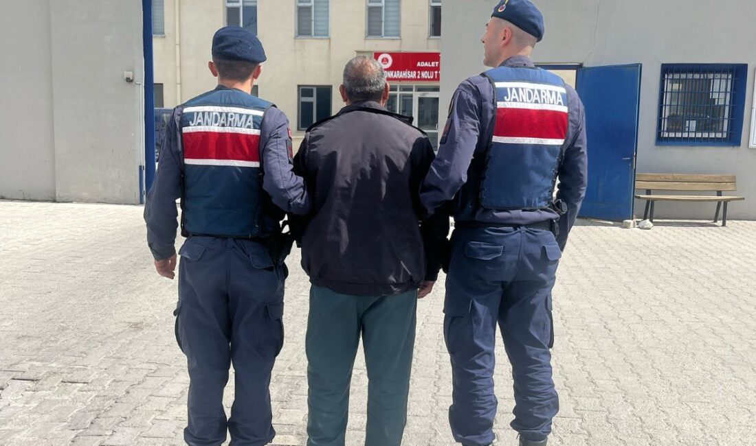   Afyonkarahisar İl Jandarma Komutanlığı, aranan şahısların yakalanmasına yönelik gerçekleştirdiği
