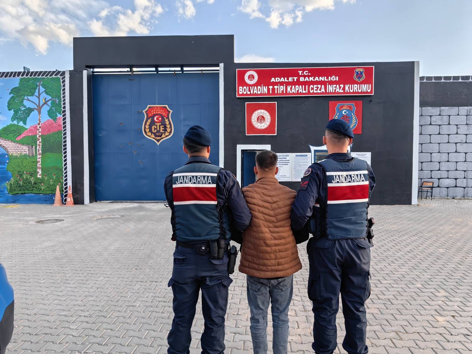 Afyonkarahisar İl Jandarma Komutanlığı, aranan şahısların tespiti ve yakalanmasına yönelik