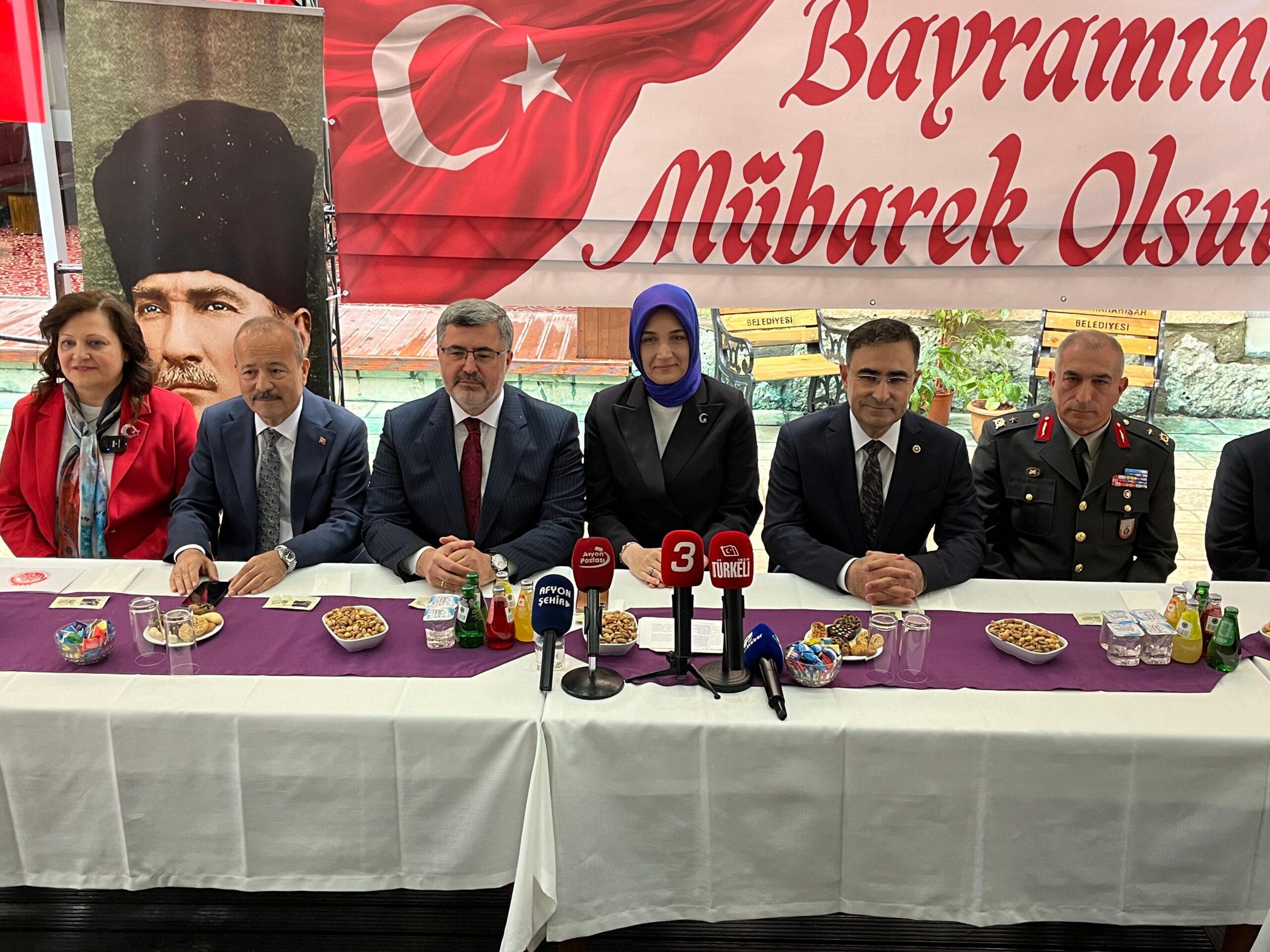 Afyonkarahisar’da Ramazan Bayramı coşkusu, her yıl olduğu gibi bu yıl